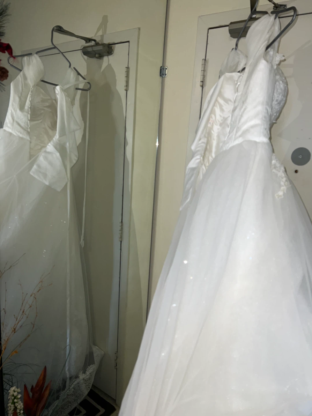 White Wedding Dress with Lace and Sparkles - photo 5