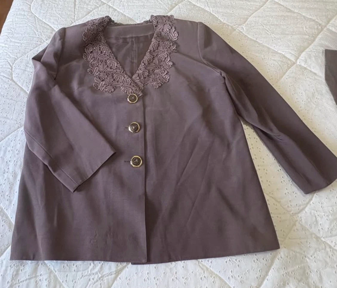 Women's Brown Lace Top and Skirt Suit Set - photo 2