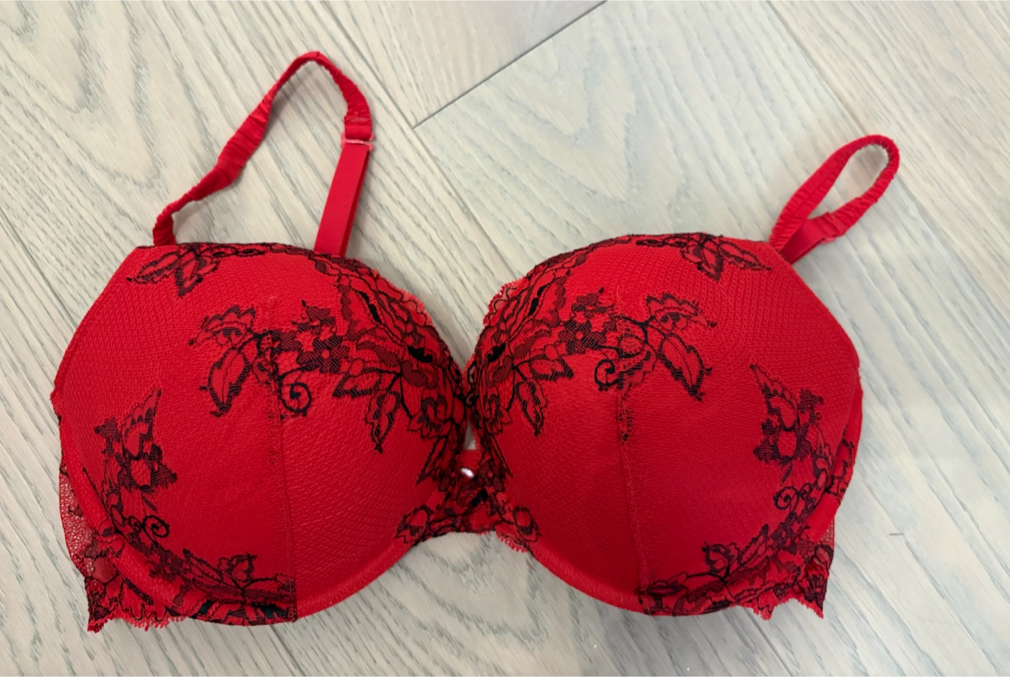 La Senza Red & Black Lace Bra - 36D
