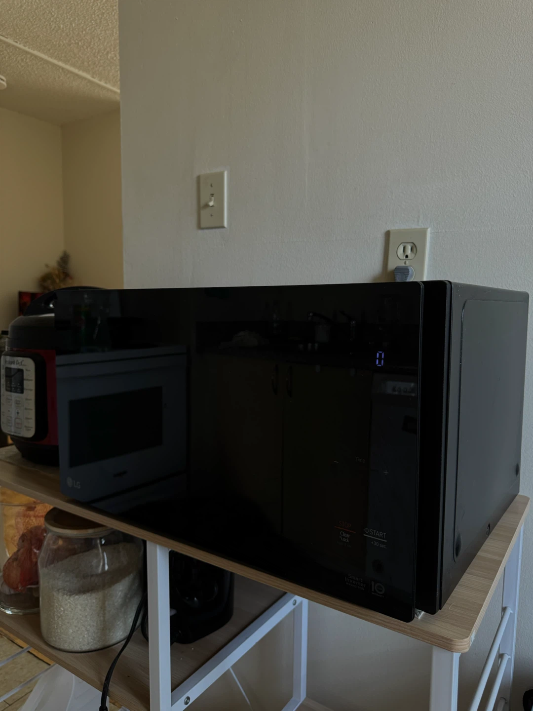 In great Condition- LG NeoChef Countertop Microwave - photo 4
