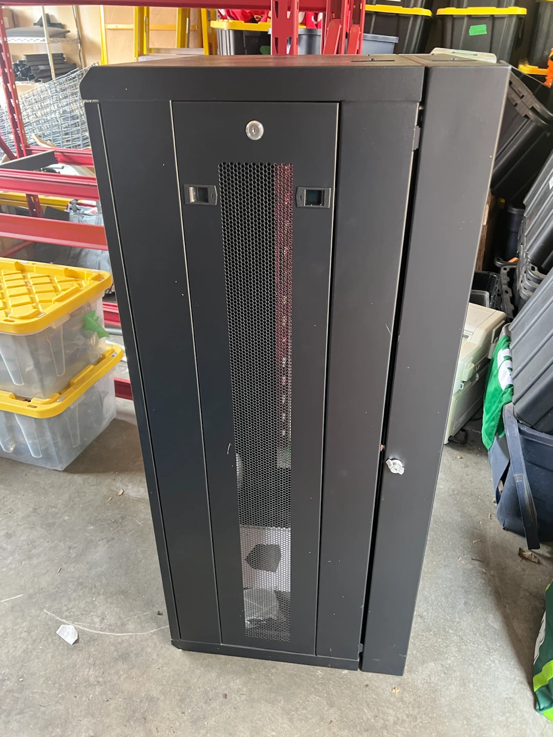 StarTech.com 26U Hinged Wall Mount Rack - photo 2