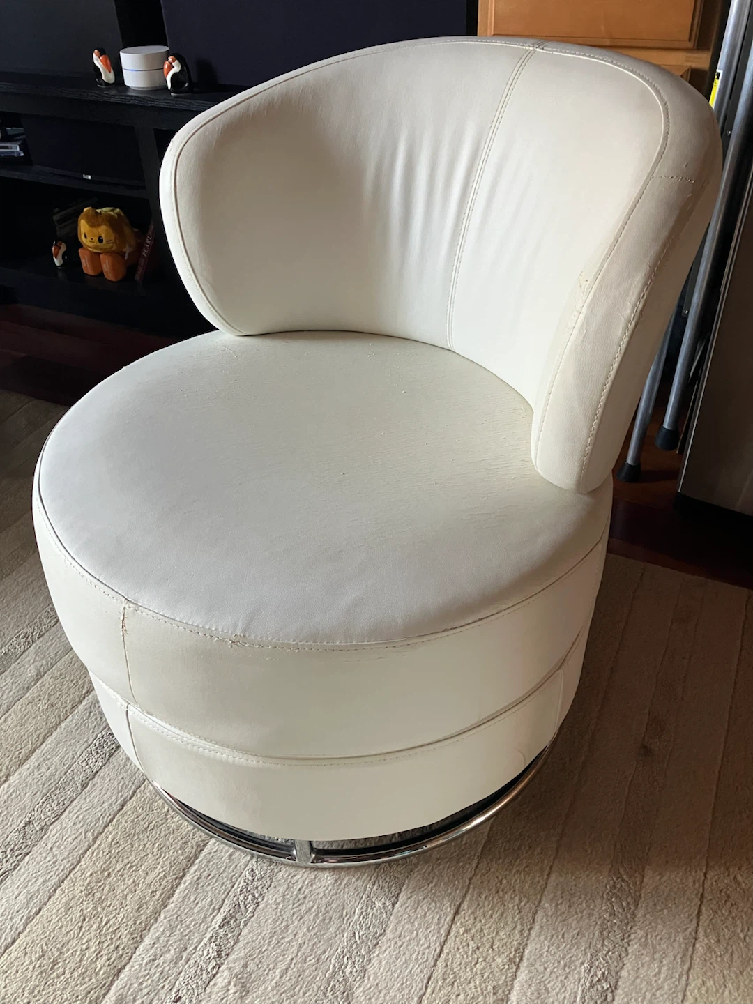 White Swivel Accent Chair - photo 2