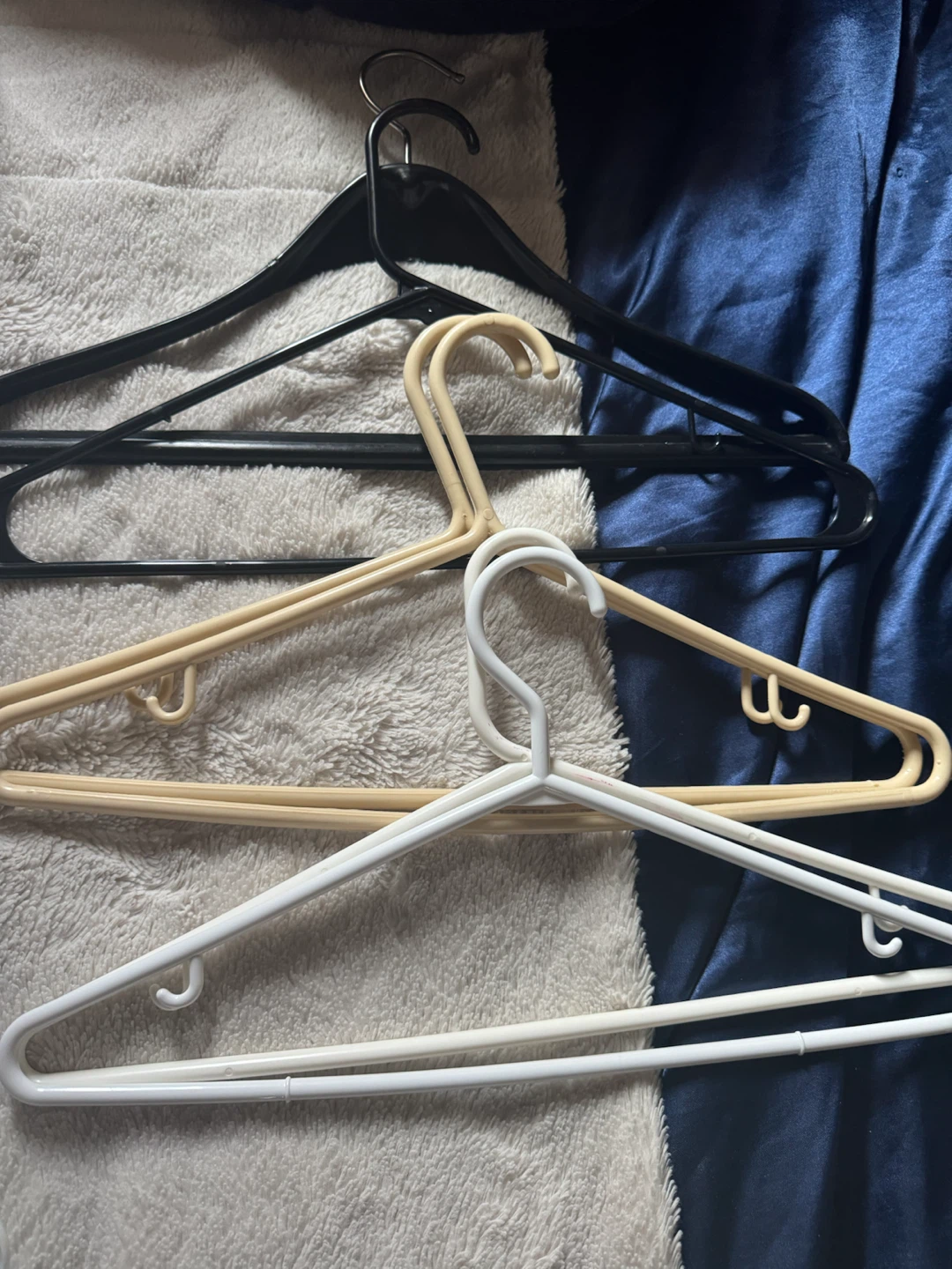 3 Set of 10 matching Clothes Hangers + 5 mismatched - photo 2