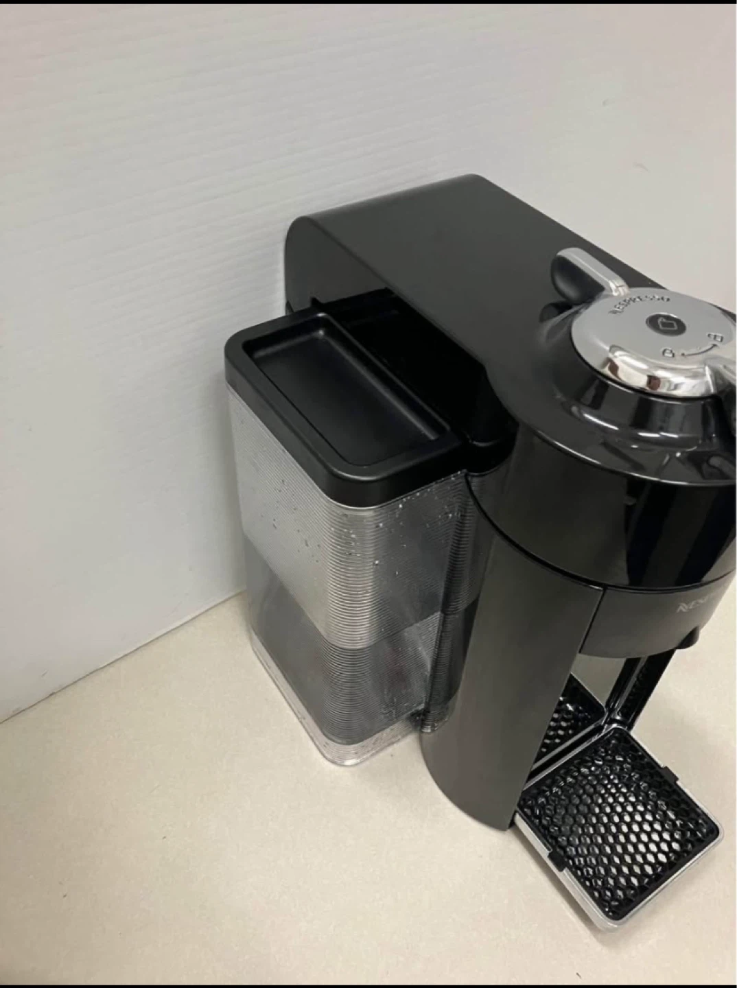 Nespresso Coffee Machine – Excellent Working Condition! ☕ - photo 4
