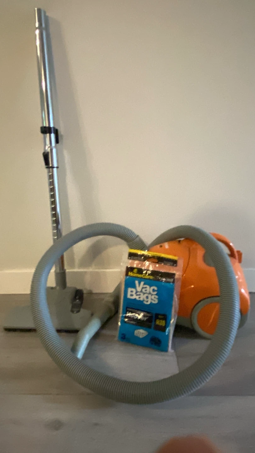 Hoover Upright Vacuum + 3 Extra R30 Bags – Works Great - photo 5
