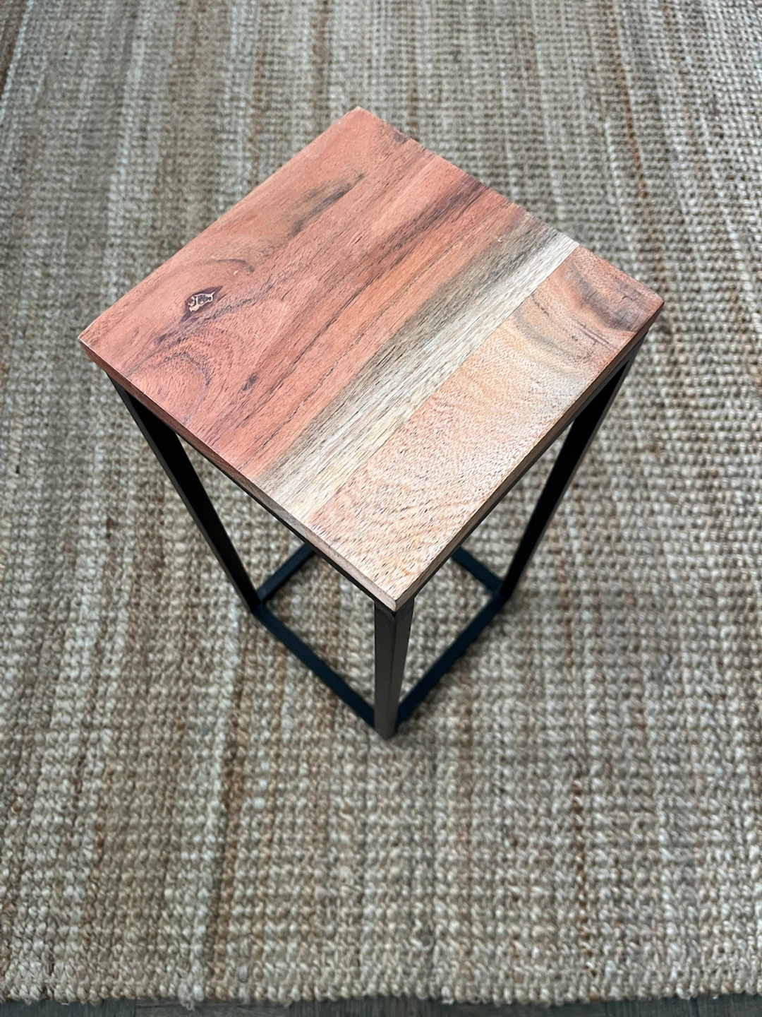 Plant stand / nightstand