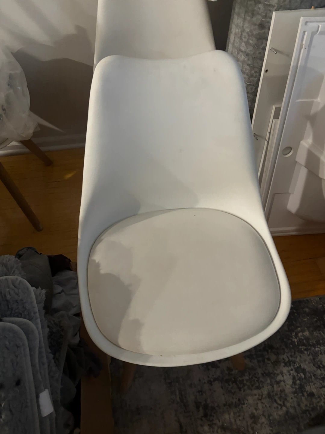 Set of 4 White Dining Chairs with Wooden Legs