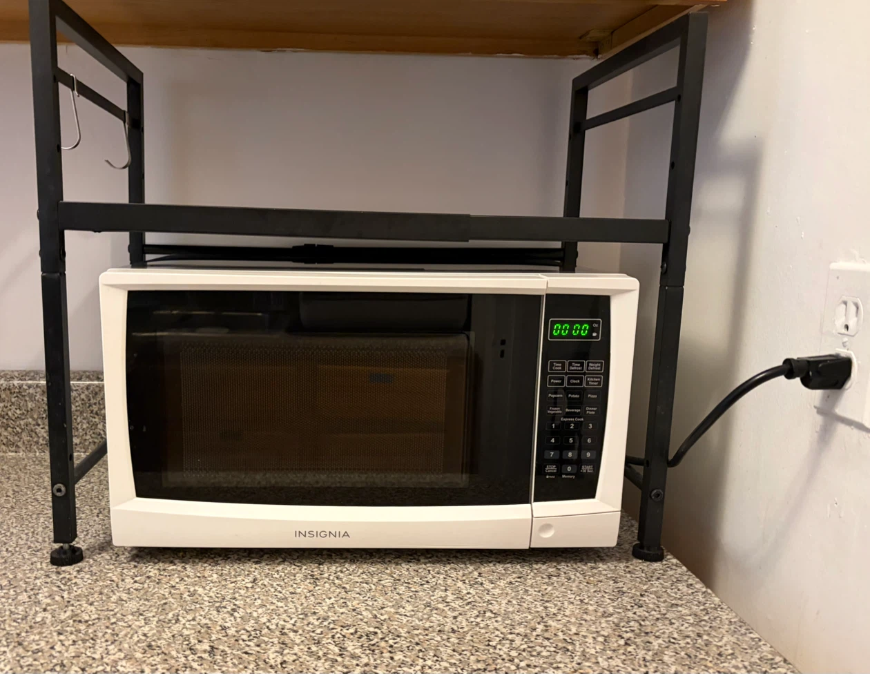 Insignia 700w Microwave + Overtop Storage Organizer