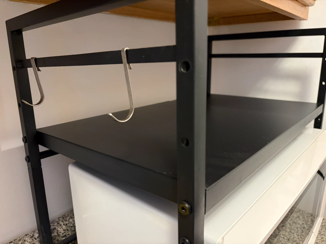 Insignia 700w Microwave + Overtop Storage Organizer - photo 4