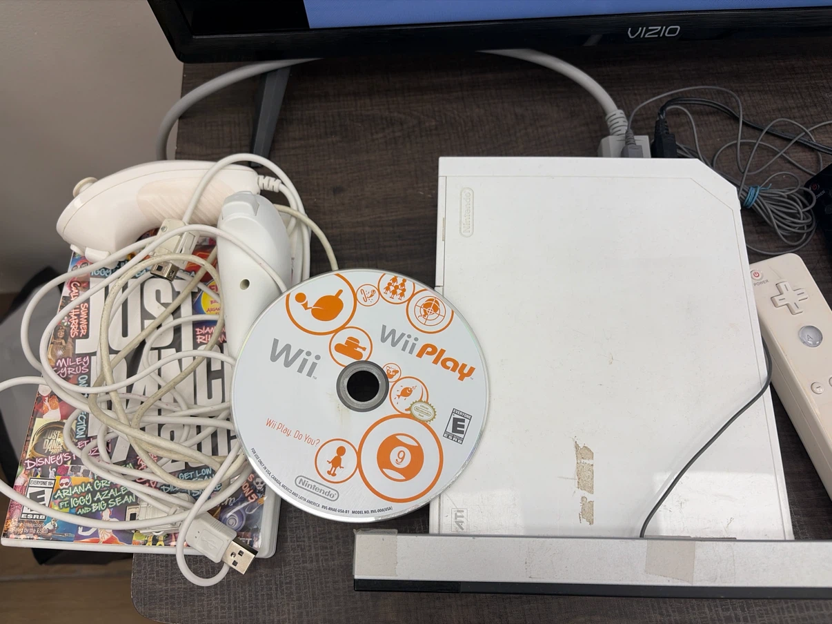 Nintendo Wii Console Only with 2 games - photo 3