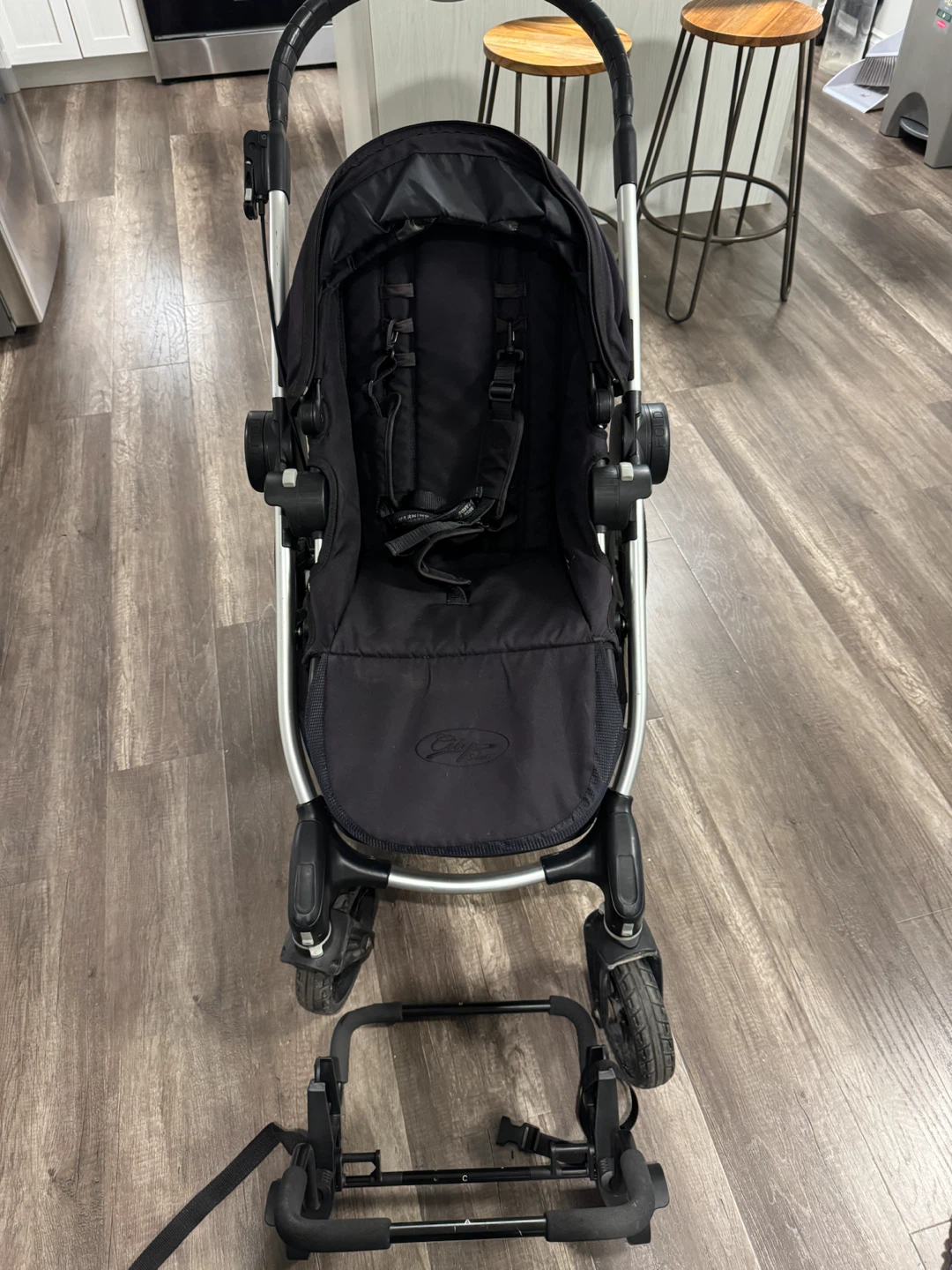 Stroller & car seat w/ 2 bases