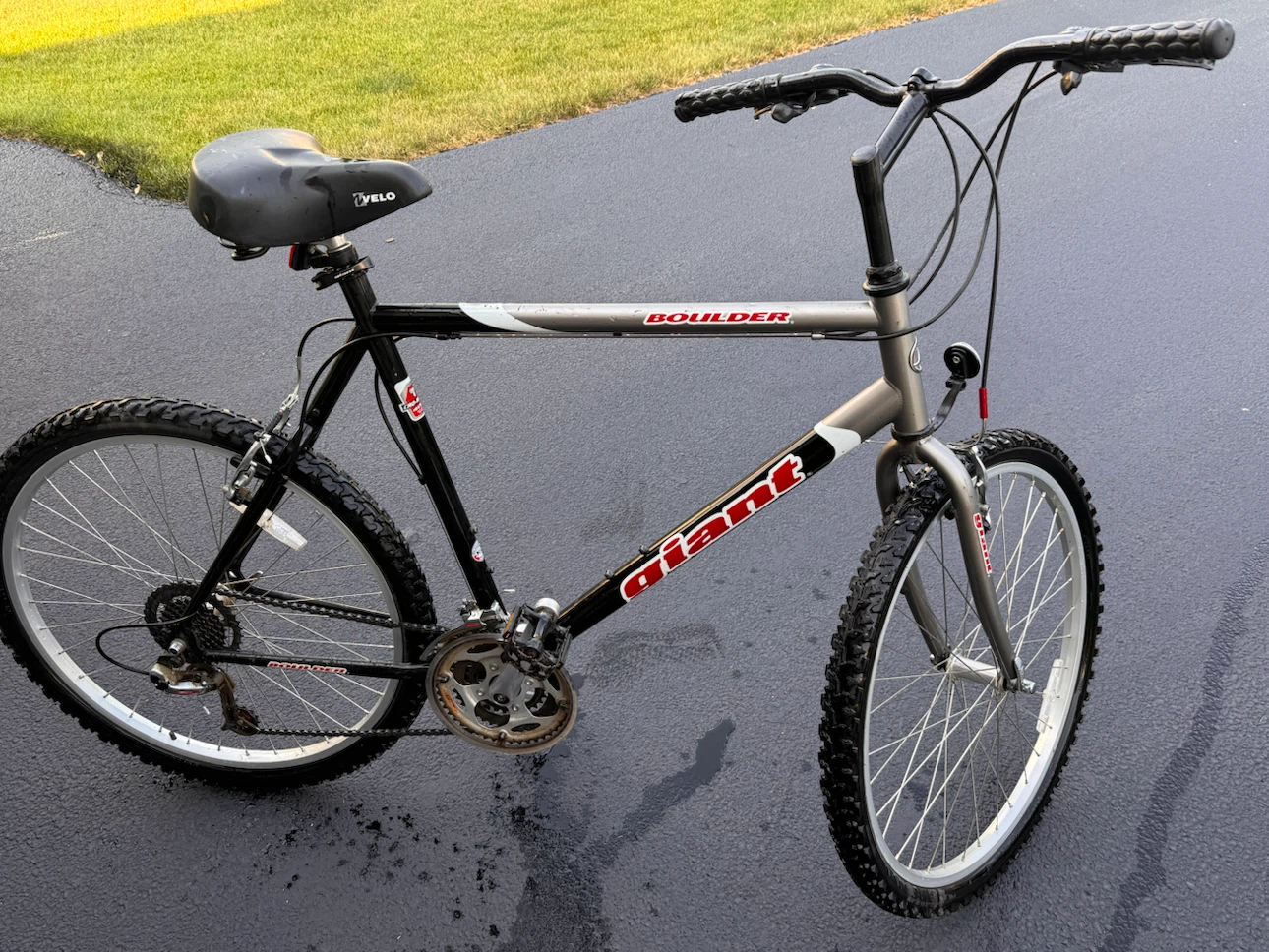 Giant Boulder Mountain Bike 21 speed