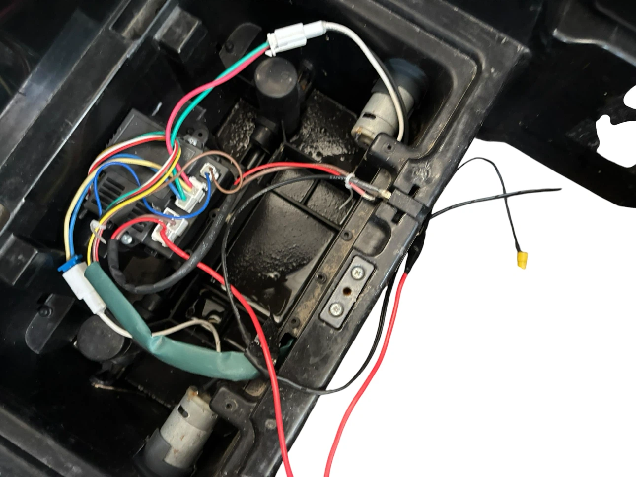Mercedes-Benz G-Wagon Ride-On Toy Car Part - photo 3