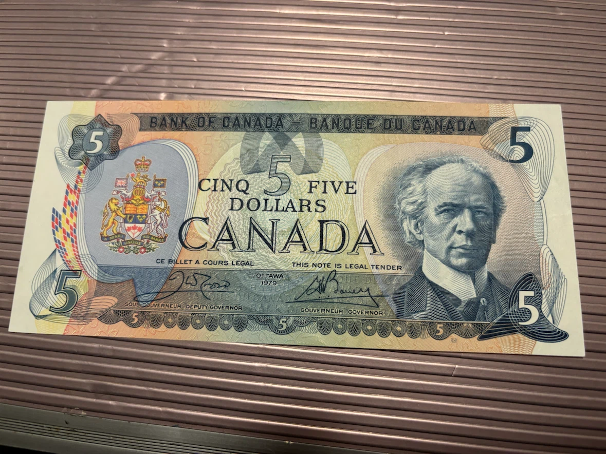 Canadian Banknotes: $1, $5, and $10 bills - photo 5