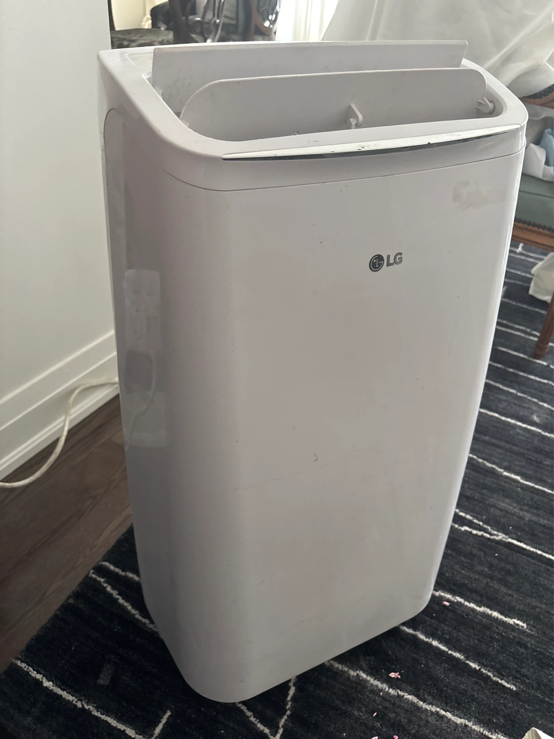 LG Portable Air Conditioner - photo 3
