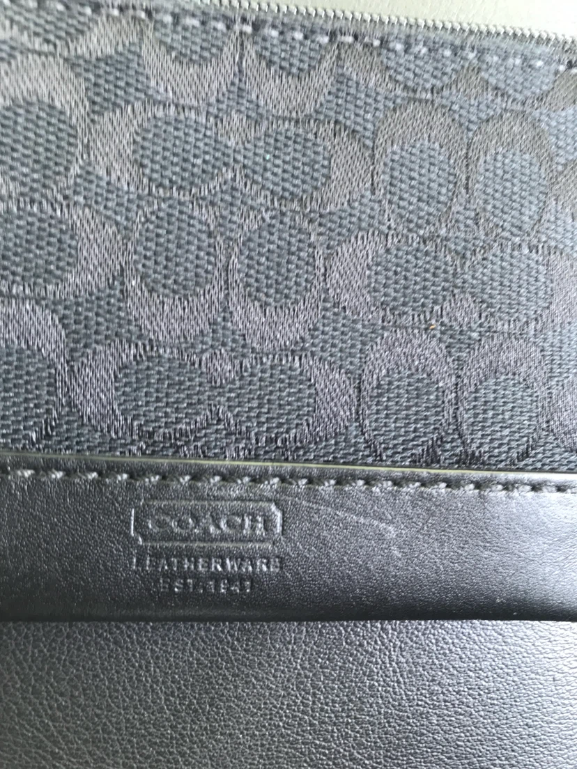 Black Coach Signature C Zip Card Holder Keychain Black - photo 2
