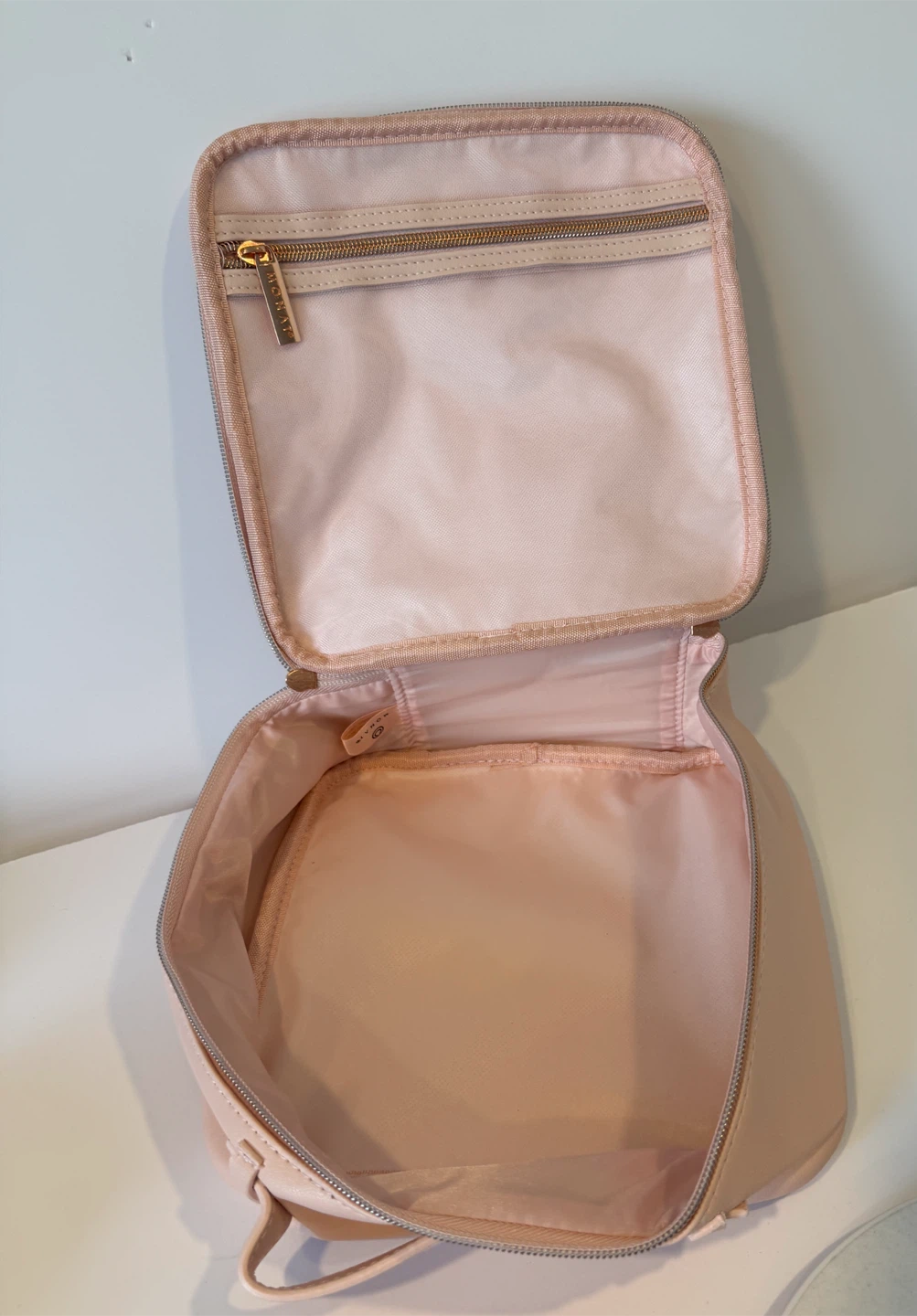 MONAT Cosmetics Bag - photo 4