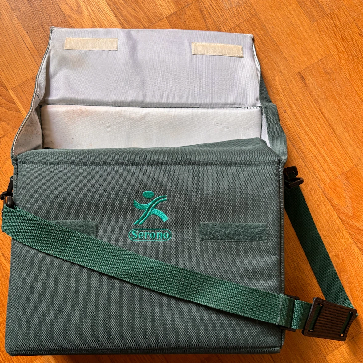 Serono Green Messenger Bag