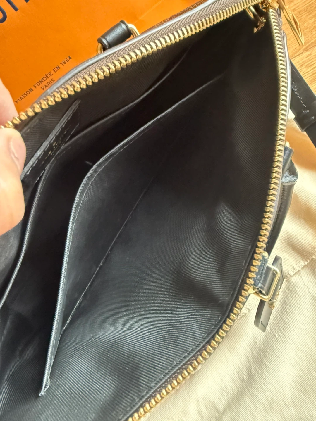 AUTHENTIC Louis Vuitton ODEON TOTE PM D.EBE. NOIR - photo 4