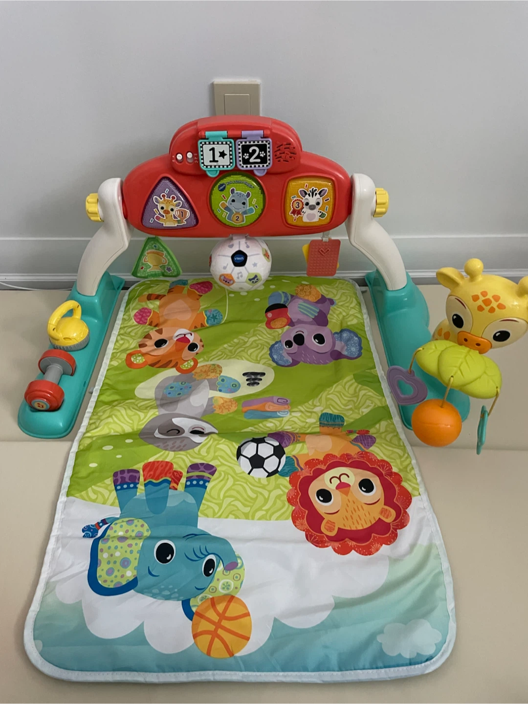 Vtech Kick & Score Baby Play Gym