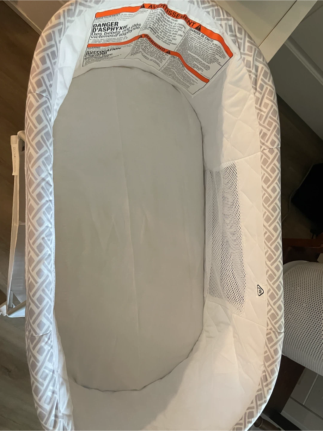 Delta Children Bassinet - photo 3