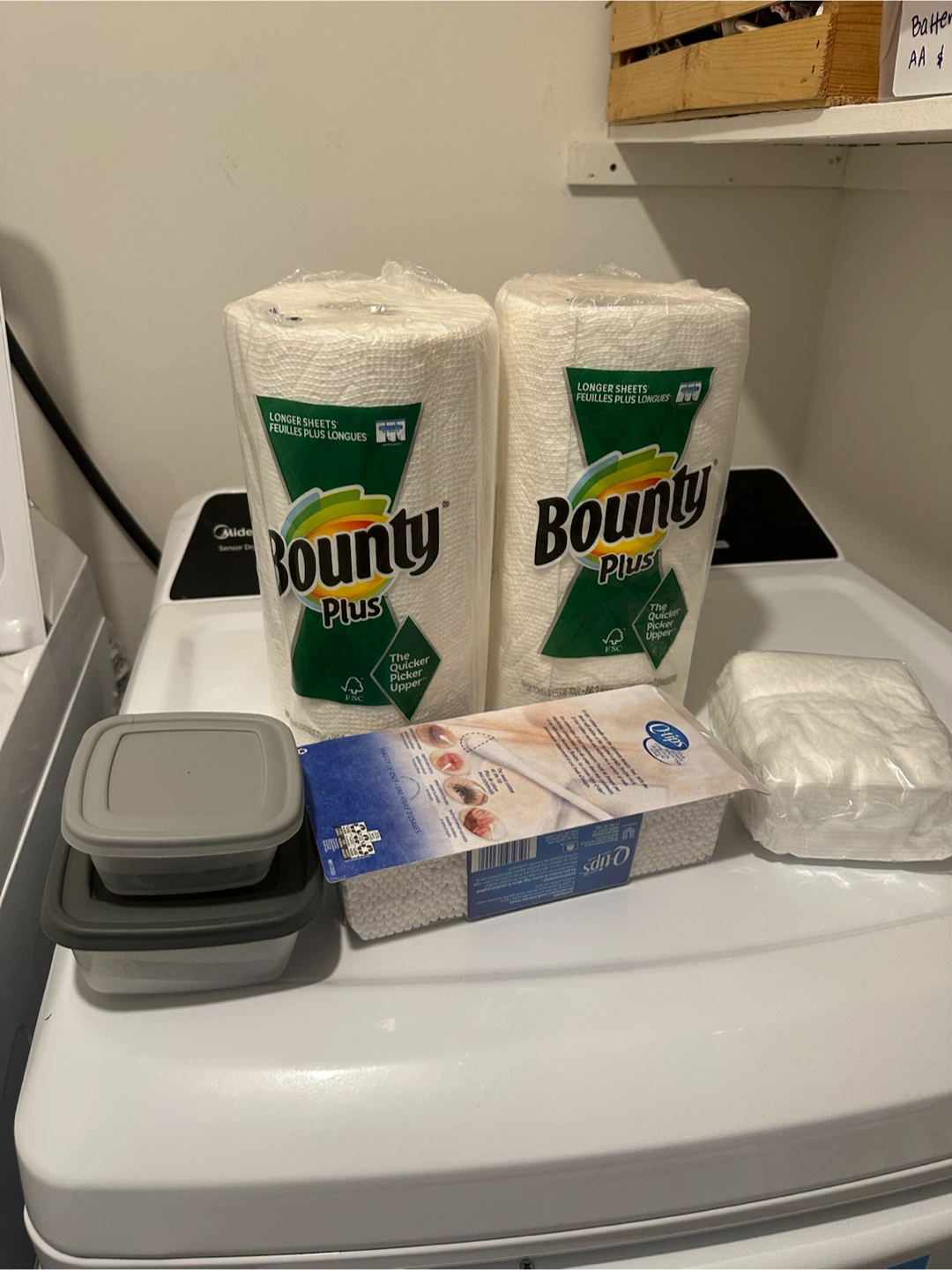Bundle of household items
