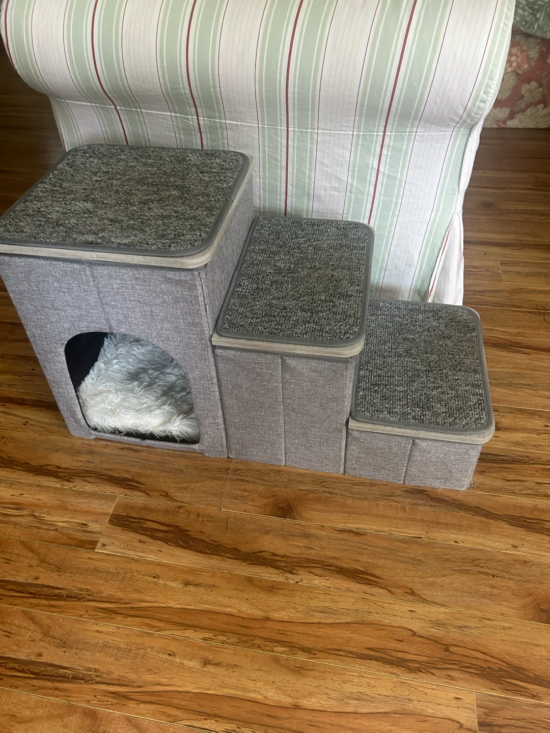 3-Step Pet Stairs with Enclosed you boxes  Den