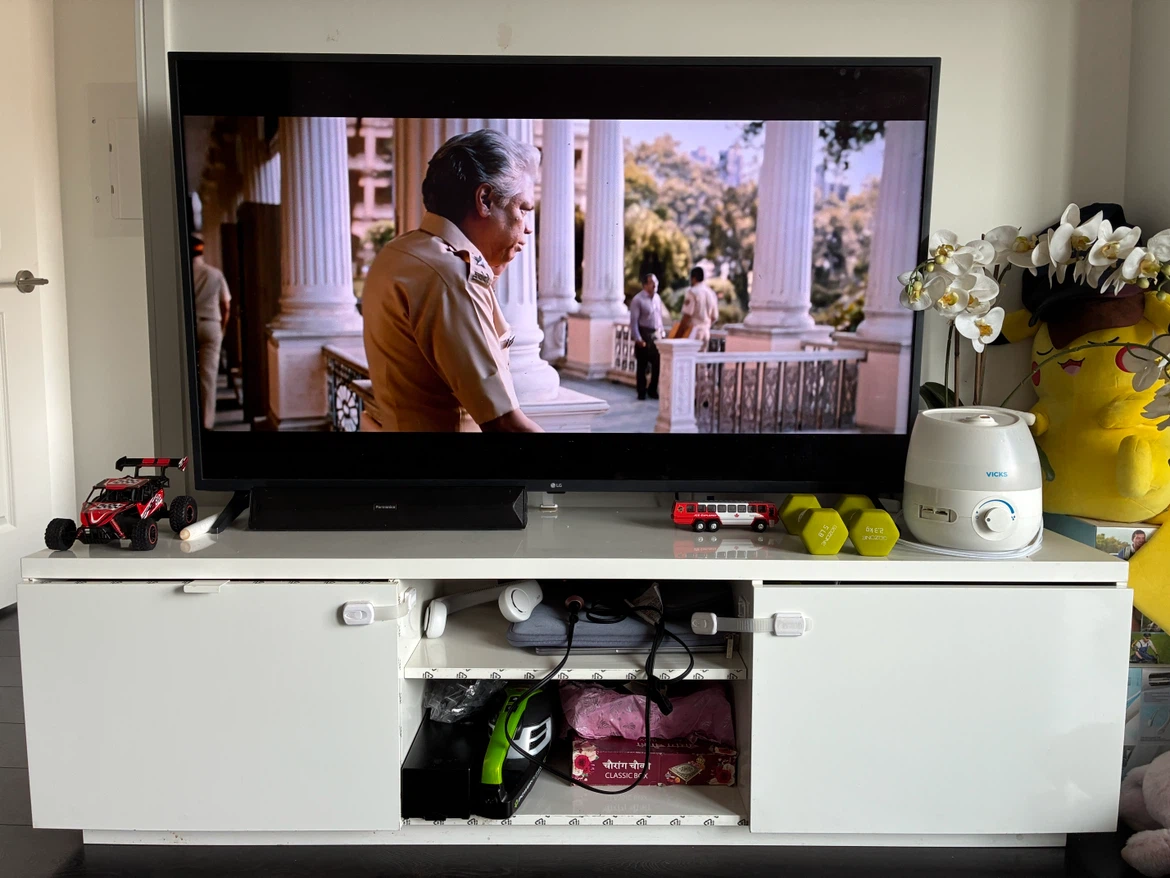 TV cabinet with Tv