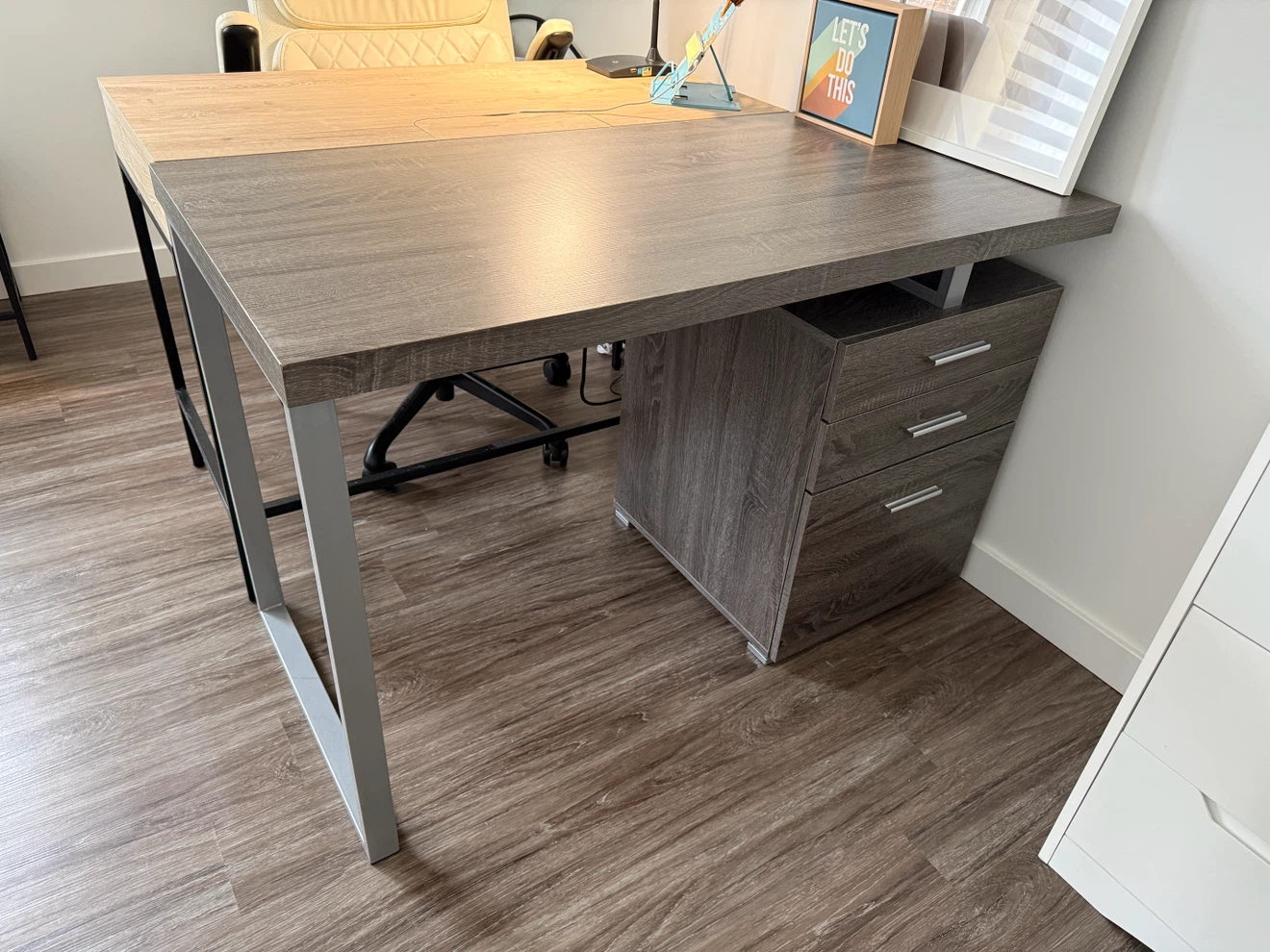 Modern Desk with Drawers (WNY 54TH ST, NJ)