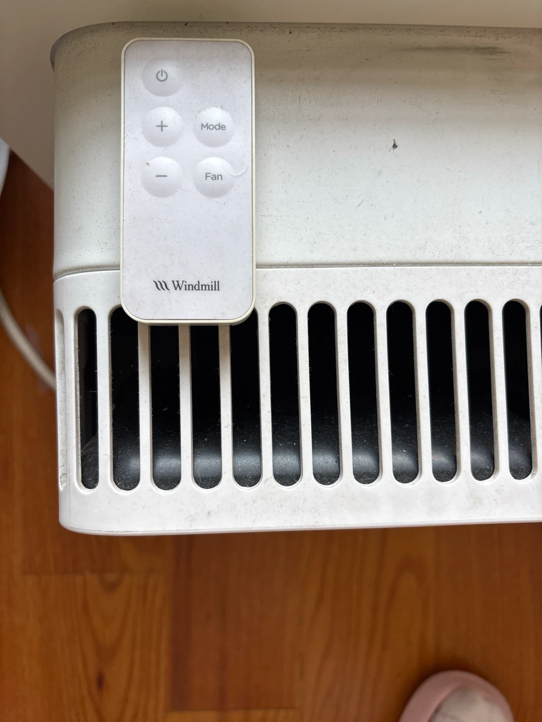Windmill Air Conditioner with Remote - photo 2