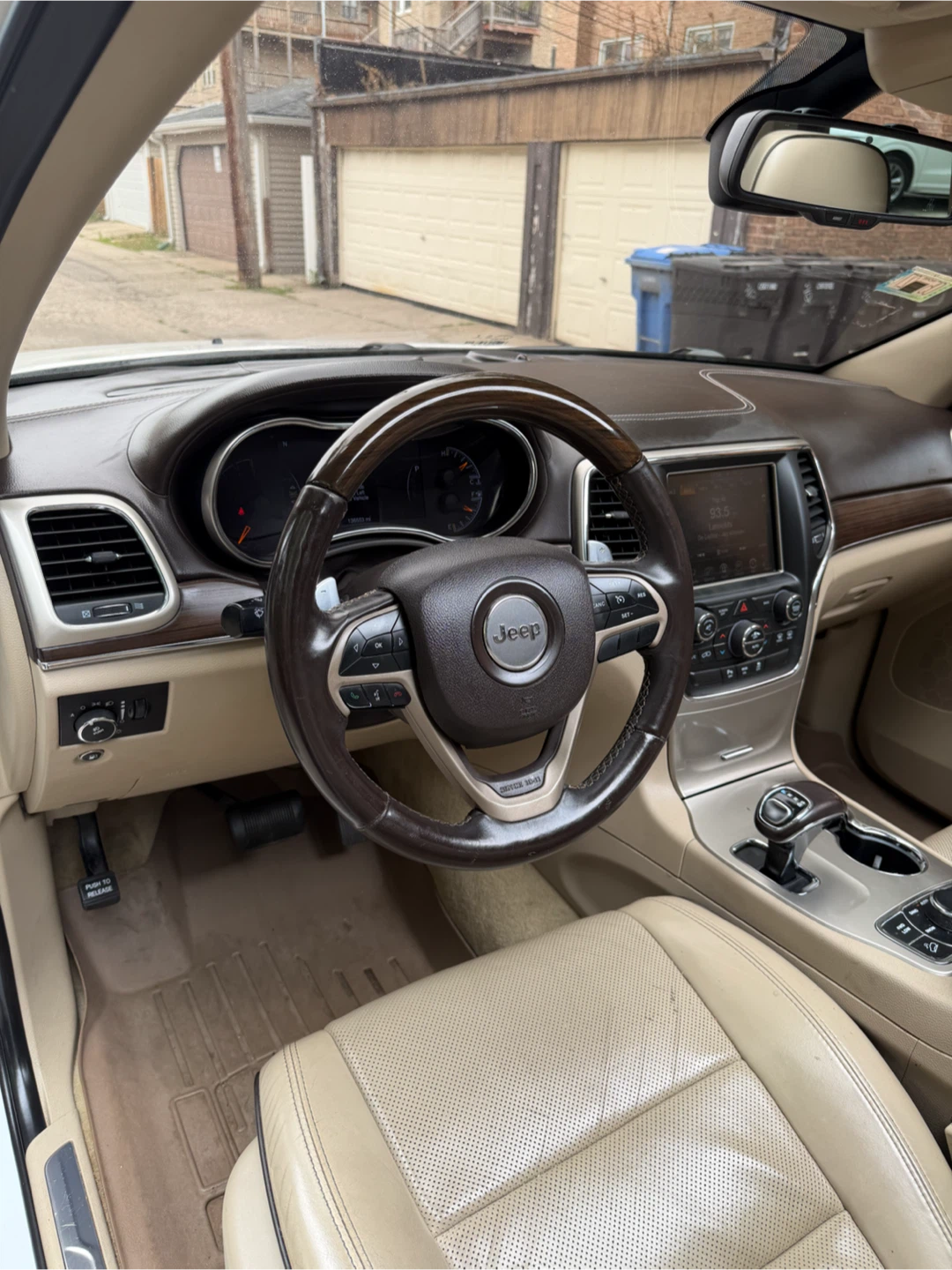 White Jeep Grand Cherokee - photo 3