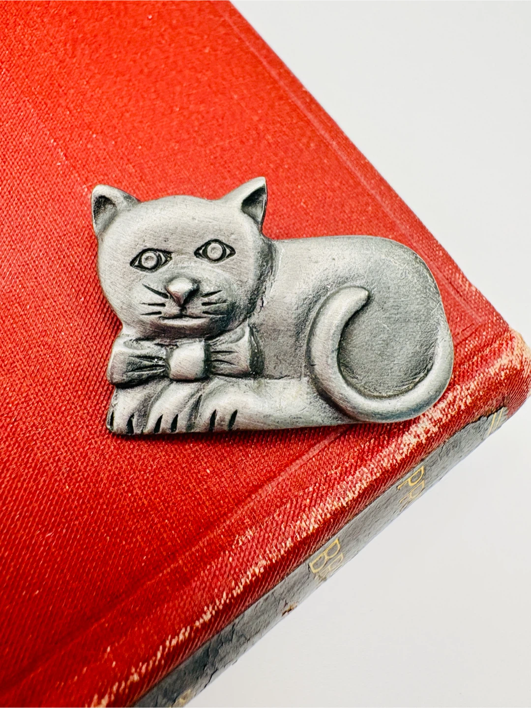 Pewter Cat Brooch with Bow Tie