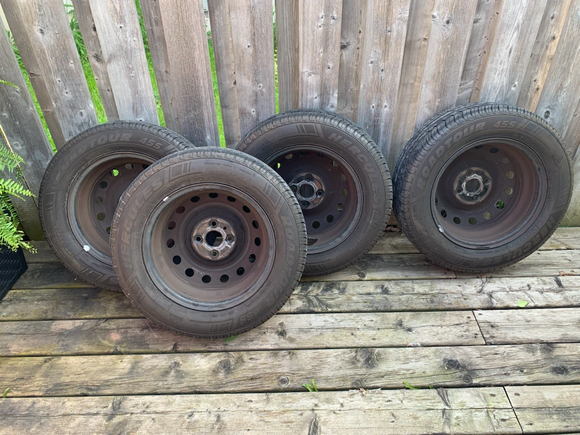 Set of 4 Road Tour 455 Tires, Rims and Hubcaps - photo 3