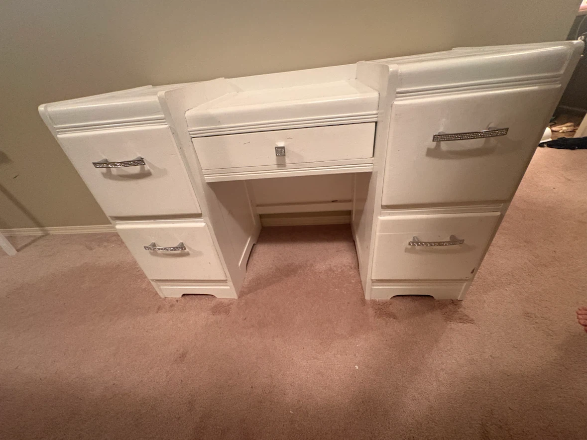 ✨ White Vanity with Lighted Mirror – $100 ✨ - photo 3
