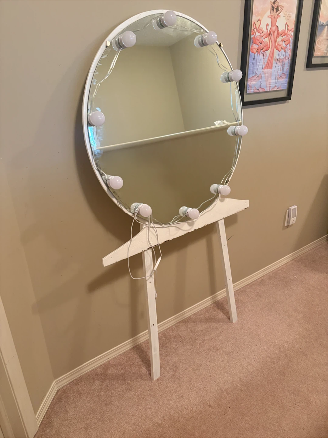 ✨ White Vanity with Lighted Mirror – $100 ✨ - photo 4