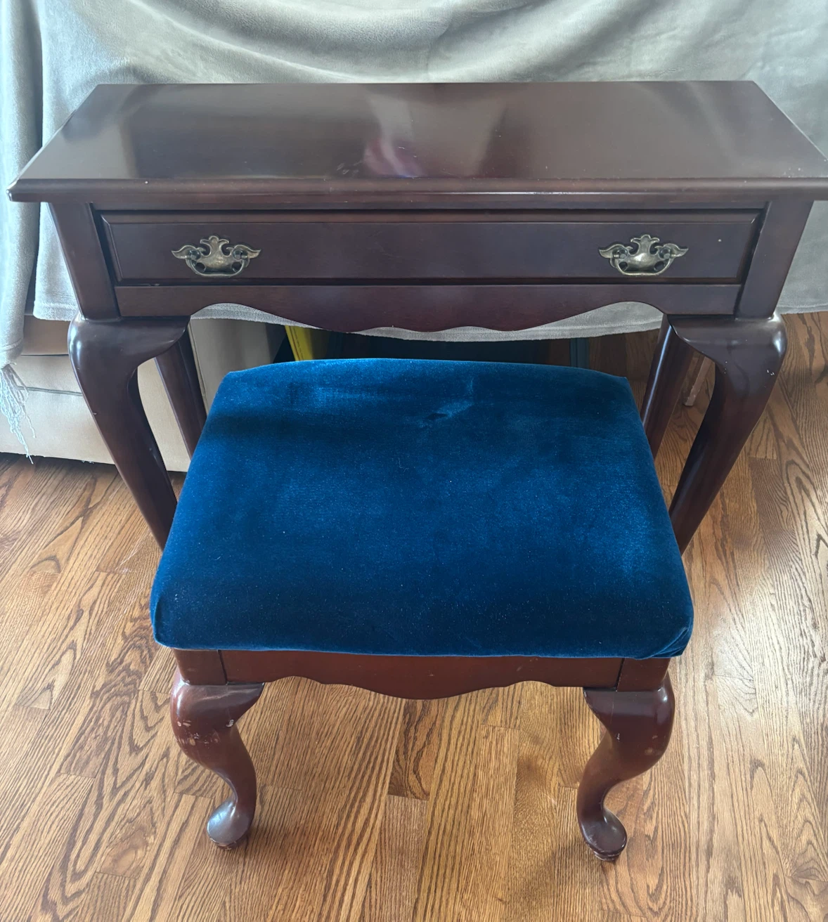 Mahogany Vanity Table with Stool - photo 2