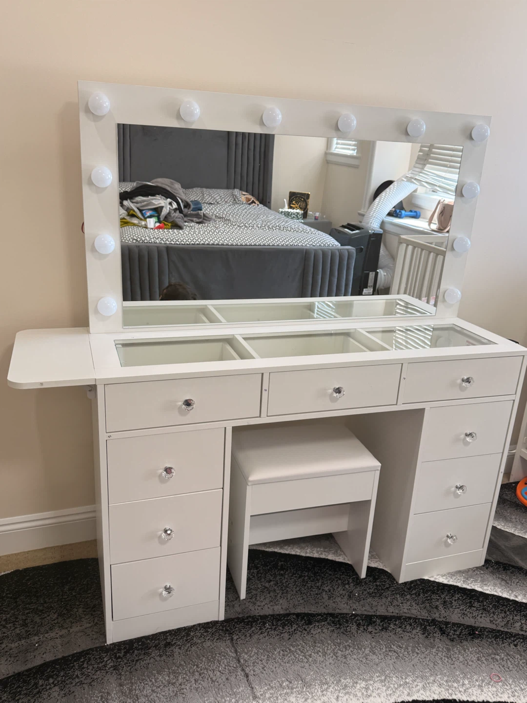 White Vanity Set with Lighted Mirror and Stool - photo 4