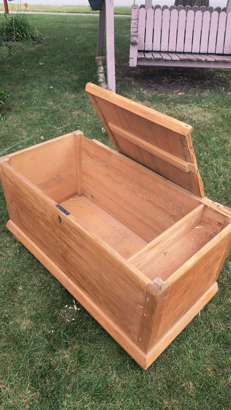 Antique blanket box - photo 4
