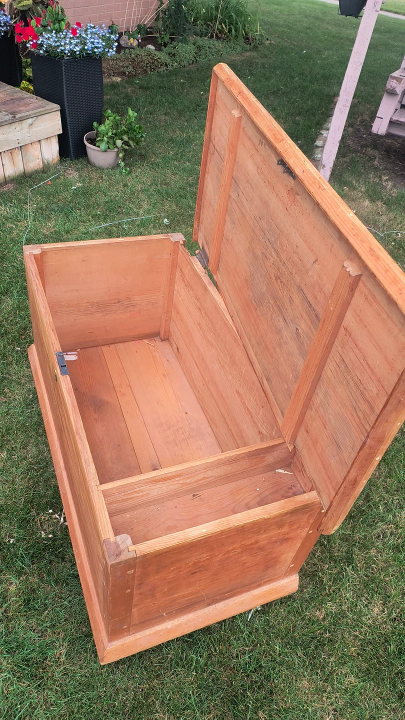 Antique blanket box - photo 5