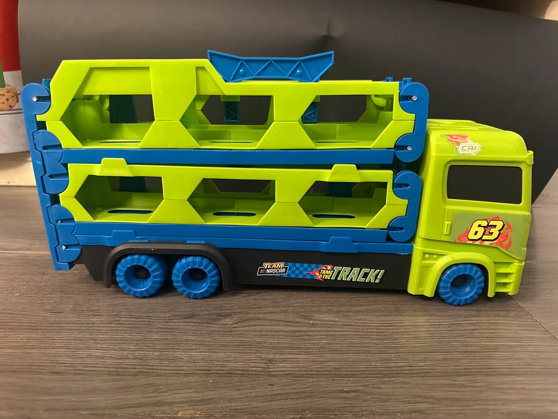 Hot Wheels Car Carrier Track Set