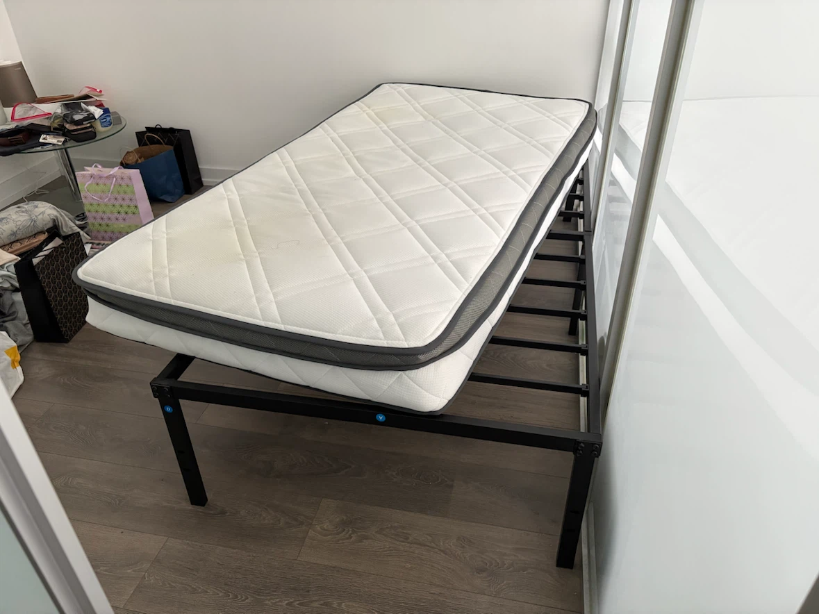 Bed and mattress - photo 2