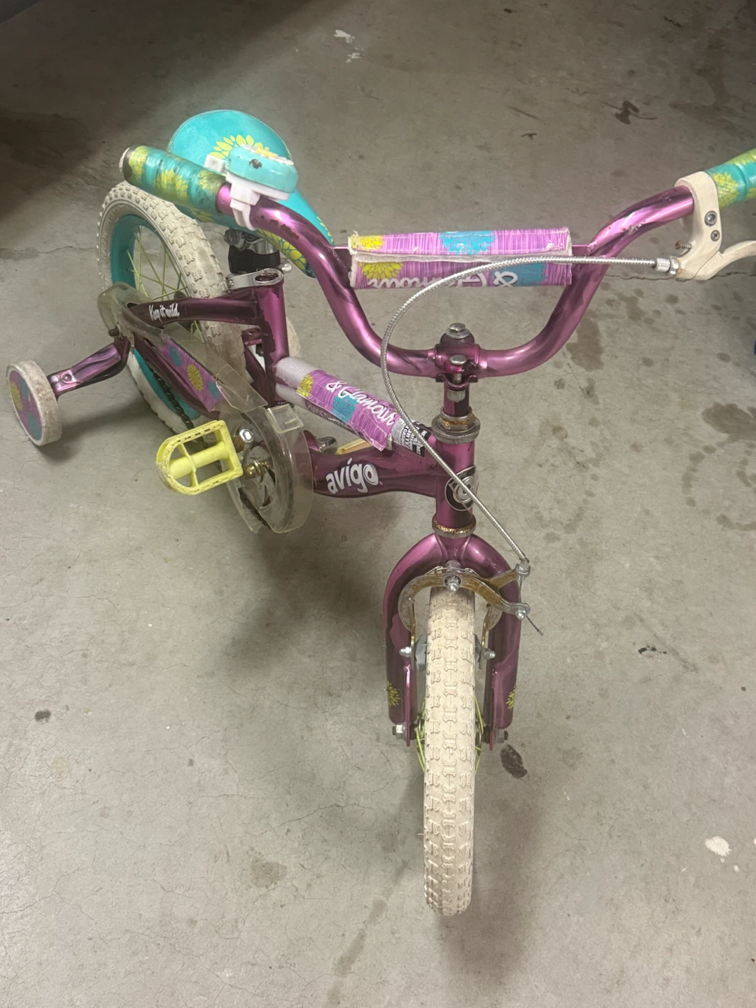 Avigo Girls' Bike with Training Wheels - photo 2