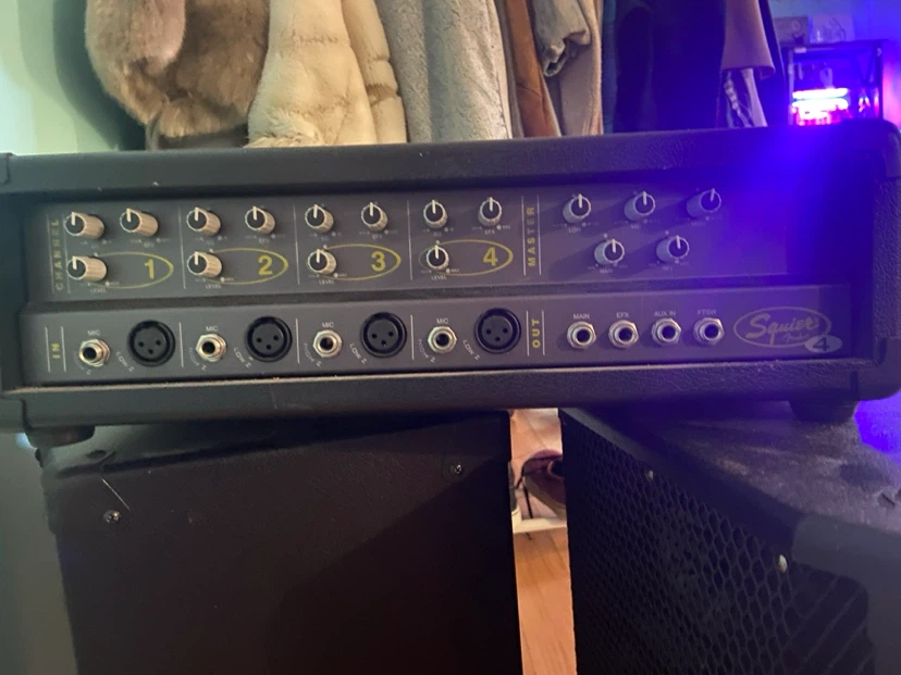 Squier Fender 4 P.A system/mixer