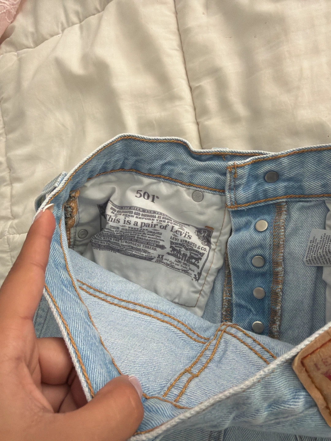 Levi's 501 Light Wash Distressed Denim Shorts Women's Size 24 - photo 3