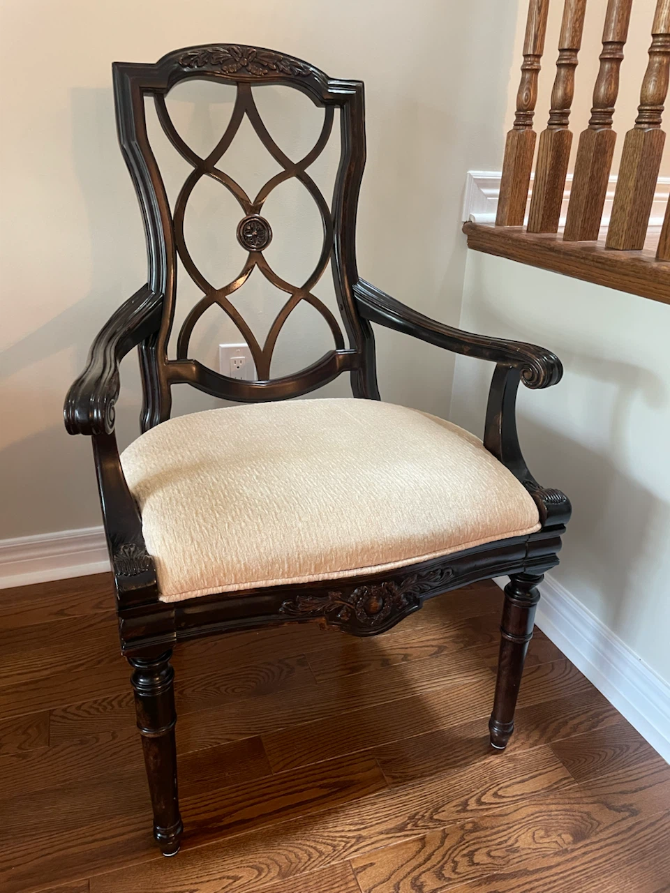 Traditional Armchair / Captain’s Chair