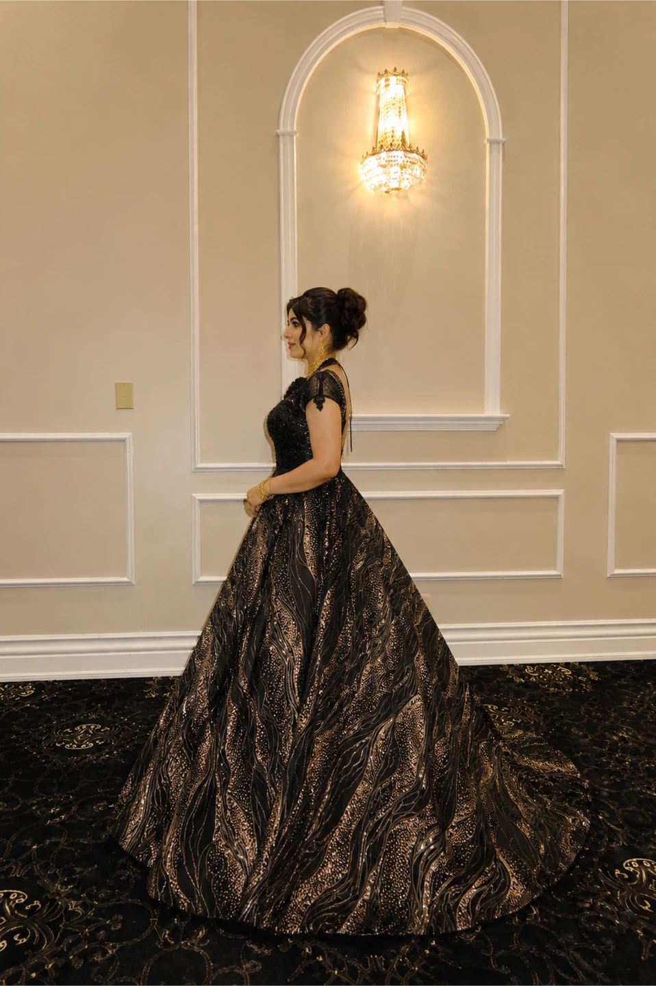 Black sequined ball gown - photo 2