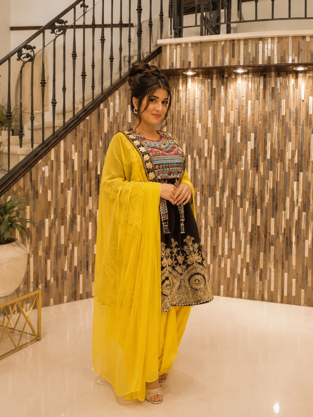 Women's Yellow and Black Traditional Outfit - photo 2