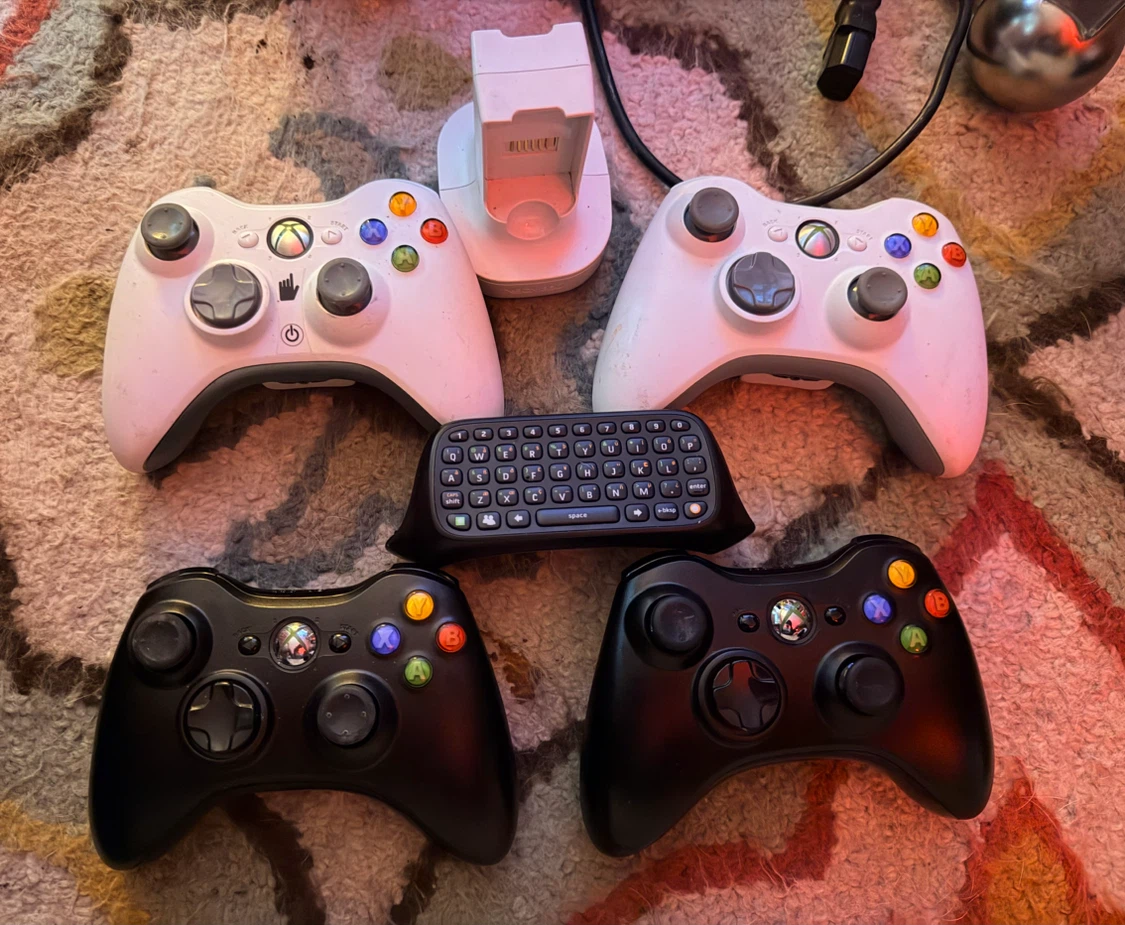 Xbox 360 Console with 4 Controllers and Accessories - photo 3