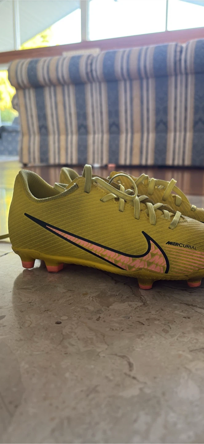 Nike Mercurial Vapor 15 Size 4 - photo 3