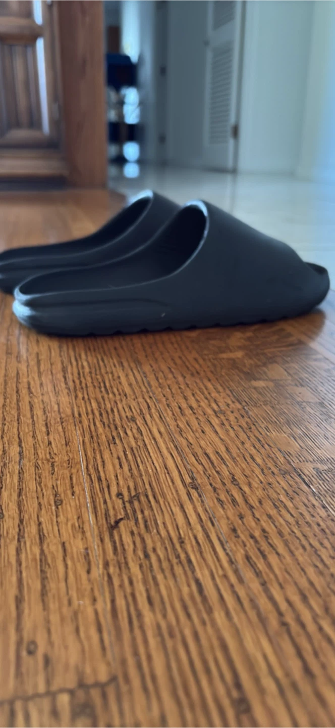 Black cloud Slides - Size 9 and 9.5 - photo 2